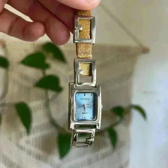 Vintage Gucci Women’s Watch - Square Silver Face with Broken Leather Strap As-Is - Picture 5 of 8